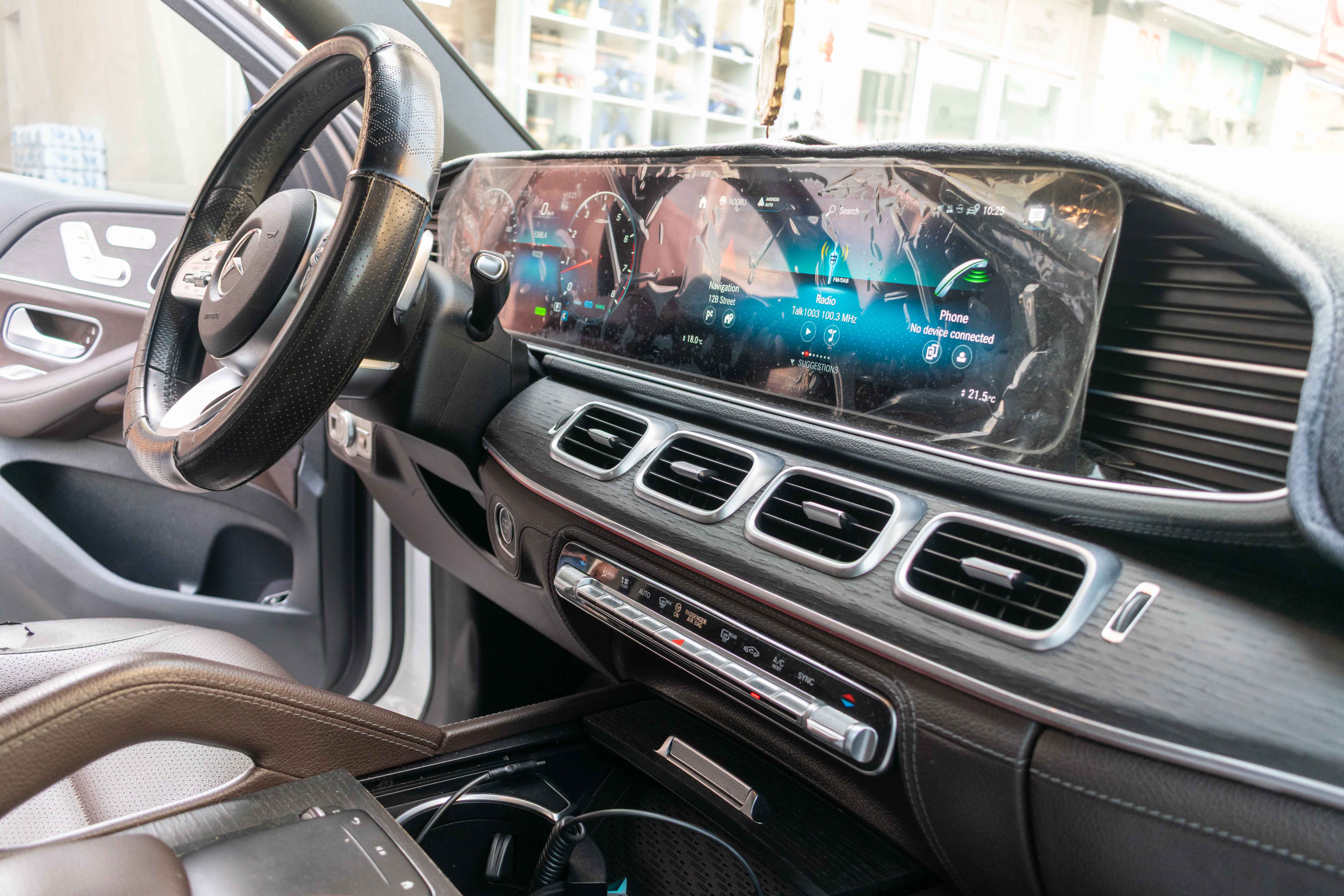 White Mercedes Benz GLS 450 4MATIC 2021